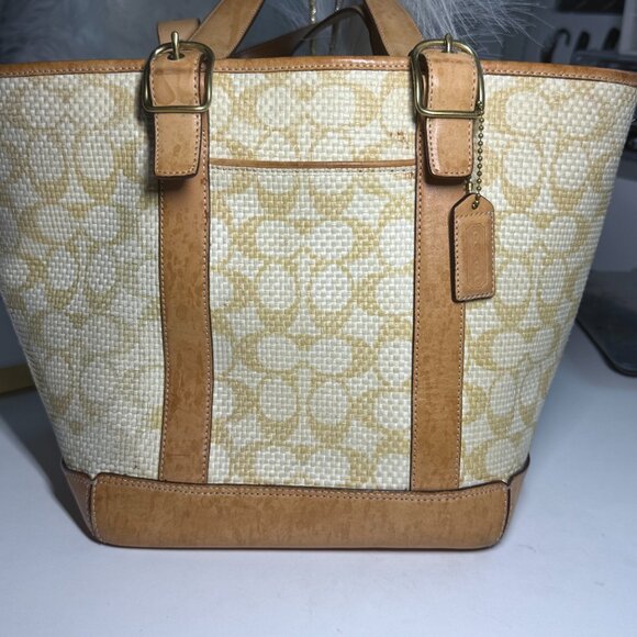 Chic Tan and Cream Geometric Pattern Tote Bag - Picture 13 of 14